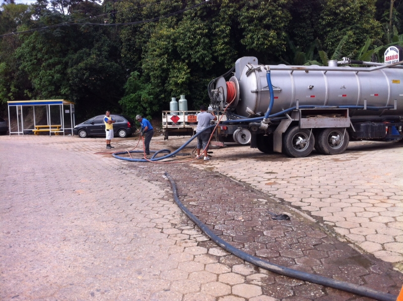 Trabalho de limpeza na Vila Aparecida continua
