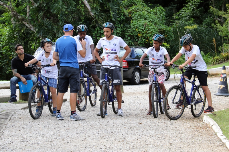 Prefeitura oferece aulas infantojuvenis de ciclismo no Morro da Cruz