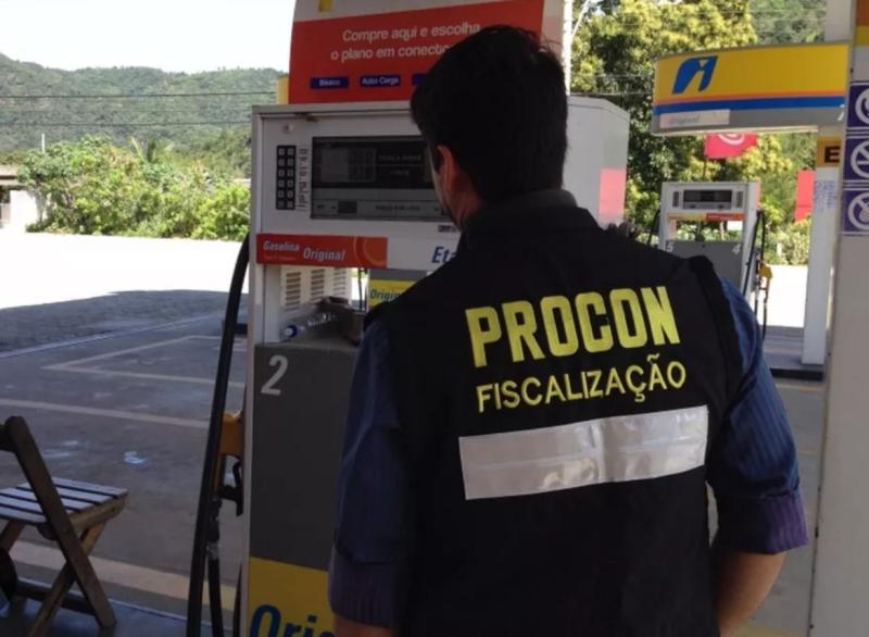 Procon de Florianópolis notifica sindicato dos postos sobre redução do preço da gasolina
