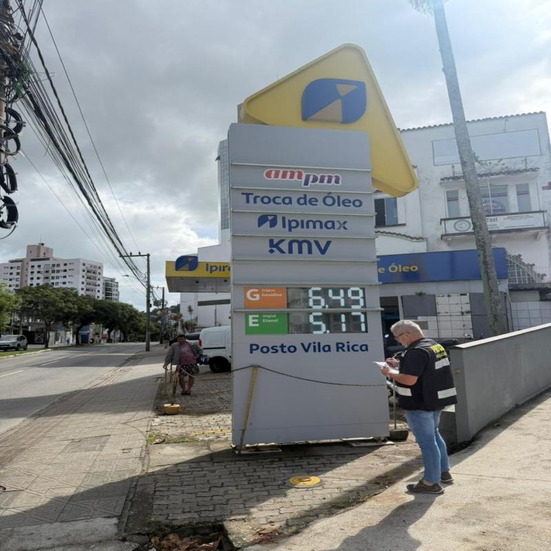 Procon Florianópolis identifica redução no preço da gasolina após notificar postos