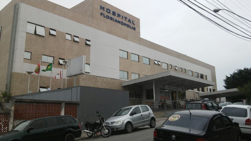 Trânsito muda perto do Hospital Florianópolis