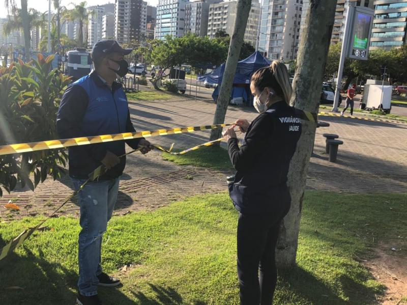 Prefeitura amplia área isolada por infestação de lagartas na Beira-mar Norte 