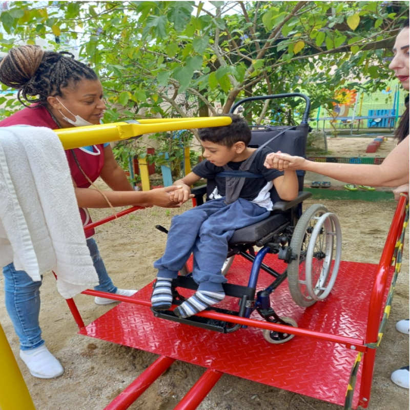 Prefeitura de Florianópolis instala brinquedos acessíveis  nas unidades educativas municipais