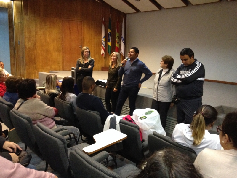 Grupos de idosos têm encontro com novo secretário