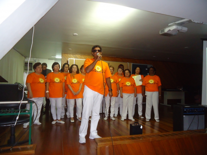Tarde Cultural reúne 300 idosos no IEE