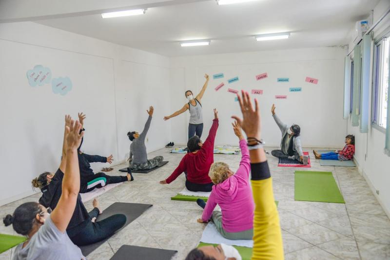 PMF oferece aulas de Yoga para mulheres atendidas pelo Cras Continente I em parceria com voluntários