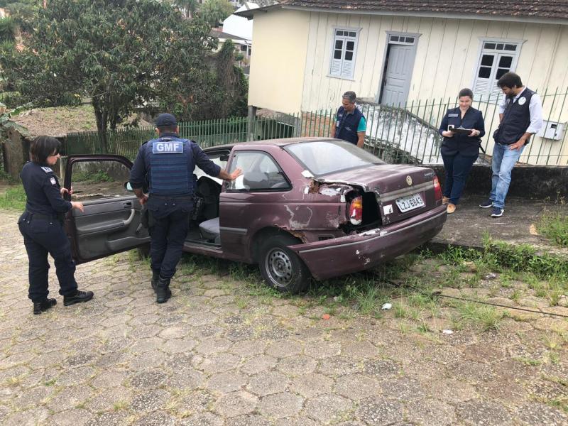 Iniciada operação de retirada de veículos abandonados das ruas