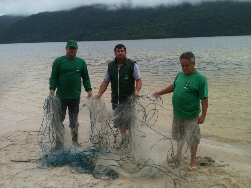 Rede de 60 metros é apreendida na Lagoa do Peri