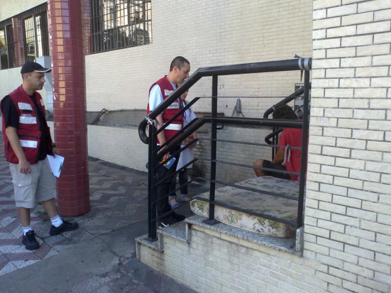 Abordagem de rua atende pelo menos 40 pessoas