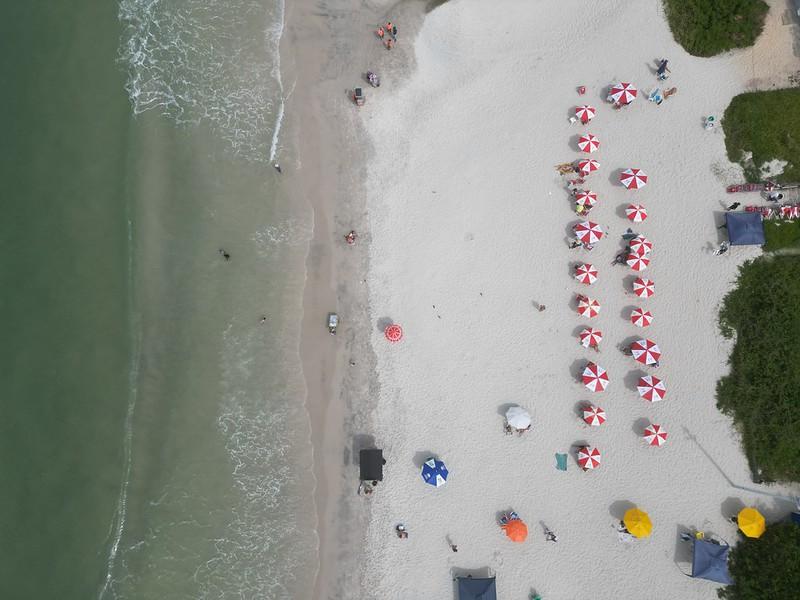 Florianópolis regulamenta uso da faixa de areia por restaurantes durante a temporada