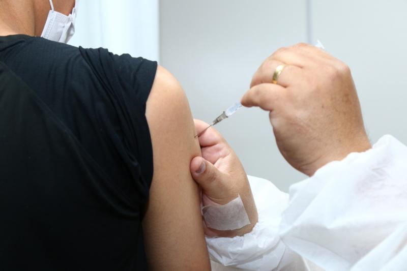 Pessoas com imunossupressão poderão receber 4ª dose em Florianópolis