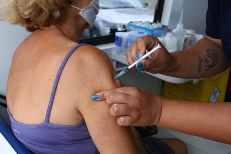 Florianópolis segue aplicando vacinas contra Covid-19 nesta terça (28)