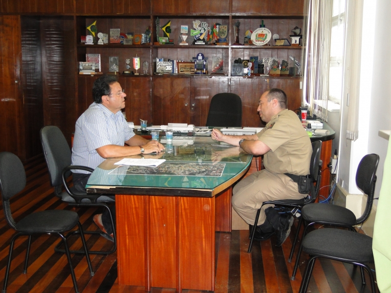 Secretário de Segurança e Defesa do Cidadão visita novo Comandante do 4º BPM da Capital