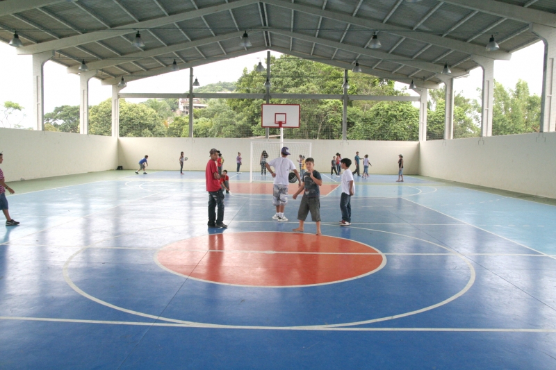 Escola Intendente Aricomedes ganha novas salas e quadra de esportes