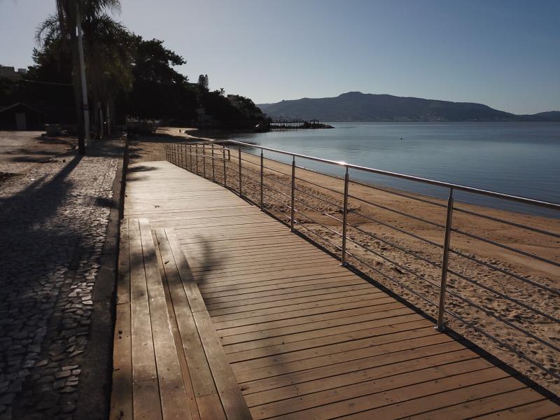 Entregue a revitalização das praias do Riso e da Saudade, em Coqueiros