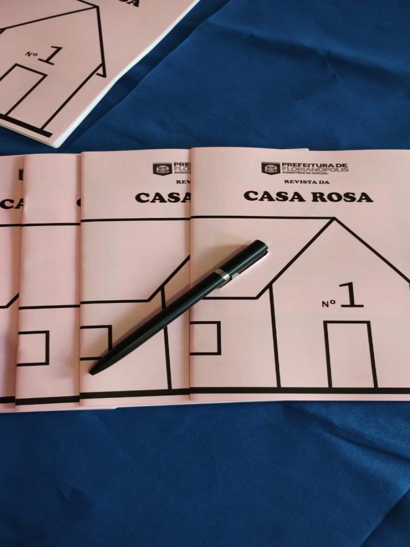 Acolhidos pela Assistência Social de Florianópolis produzem revista em projeto Fanzine