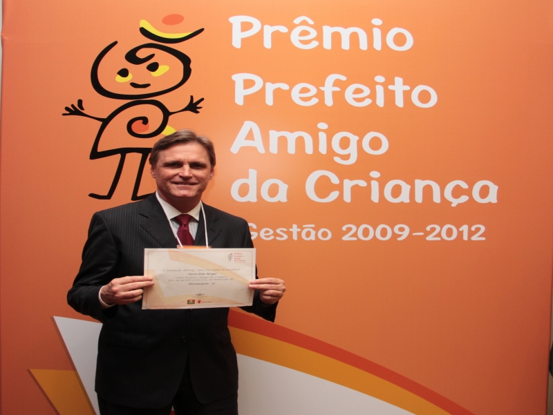Capital recebe prêmio Prefeito Amigo da Criança
