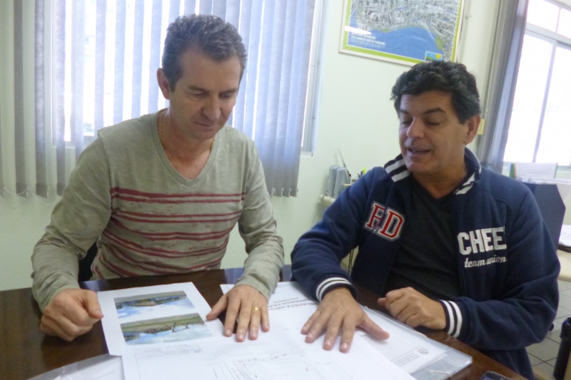 Vereador Edinho Lemos visita secretário do Continente para ajudar na adoção de praças