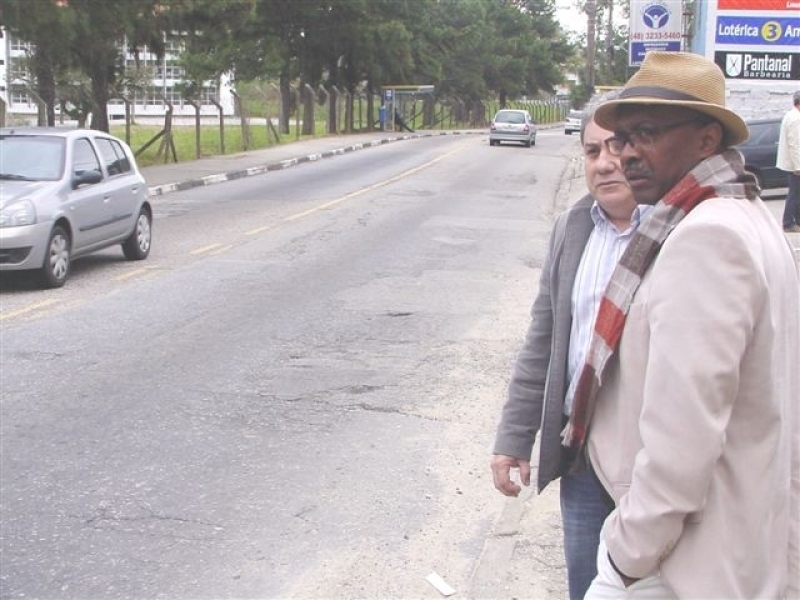Márcio de Souza visita obras na Capital 