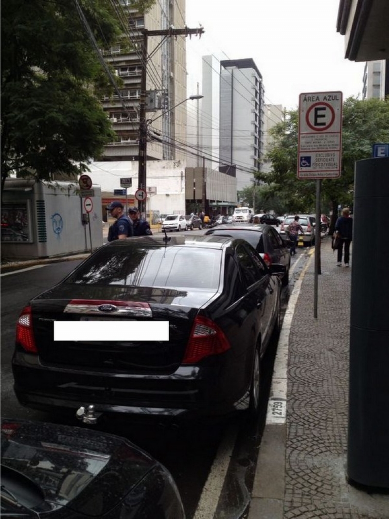 GMF autua por estacionamento em vaga especial