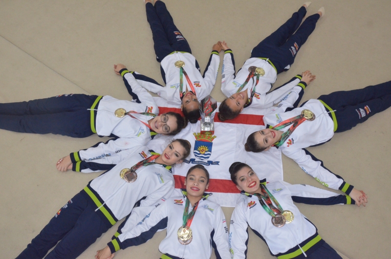 Joguinhos: ginástica rítmica conquista troféu 