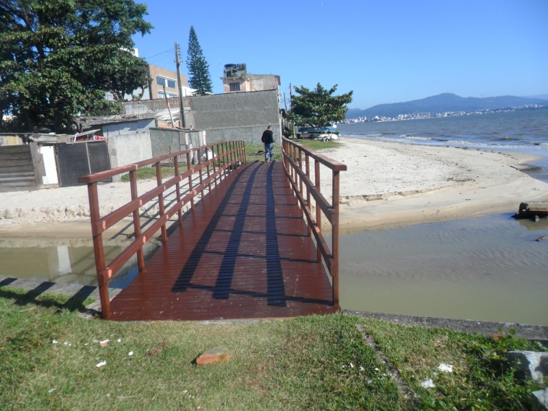Continente recupera ponte na praia do Balneário
