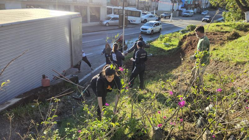 Operação Saturação entra em nova fase e transforma limite entre Florianópolis e São José com  flores
