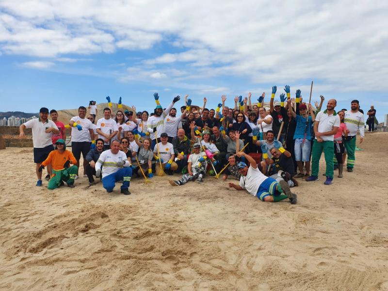 Rancho de Amor à Ilha participa do grande mutirão de limpeza na Ponta do Leal