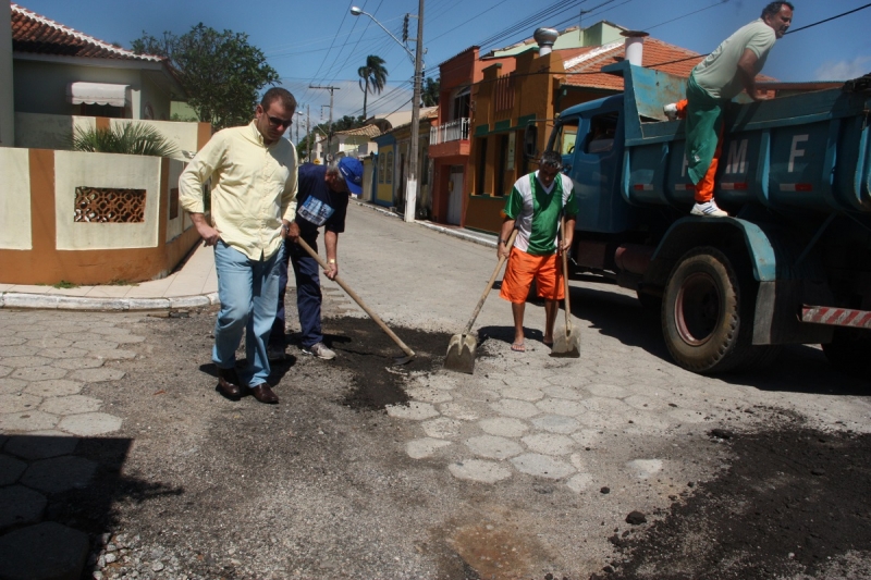 Após a chuva, PMF inicia operação tapa-buraco