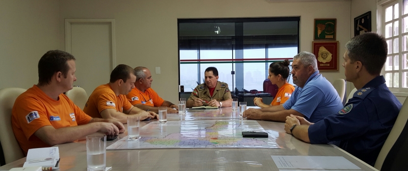 Defesa Civil discute parceria com Bombeiros