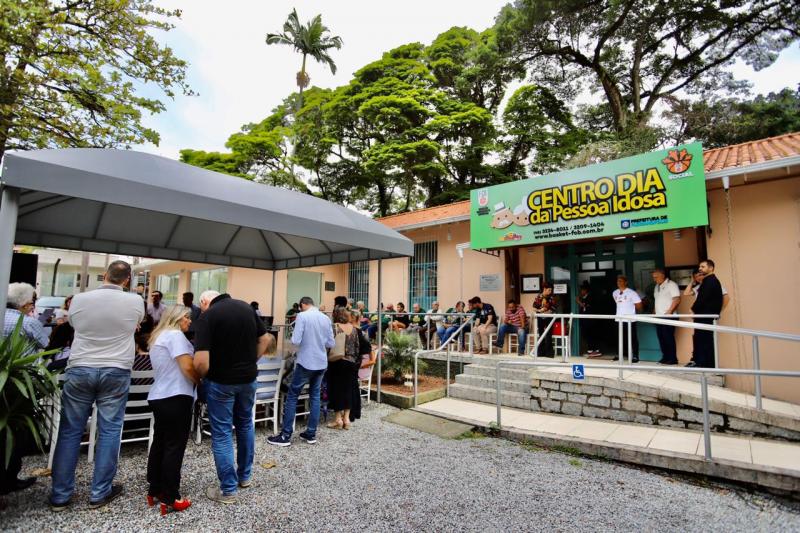 Evento de um ano do Centro dia da Pessoa Idosa reuniu idosos atendidos e servidores