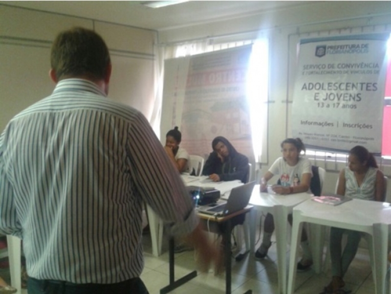 Adolescentes concluem curso de empreendedorismo