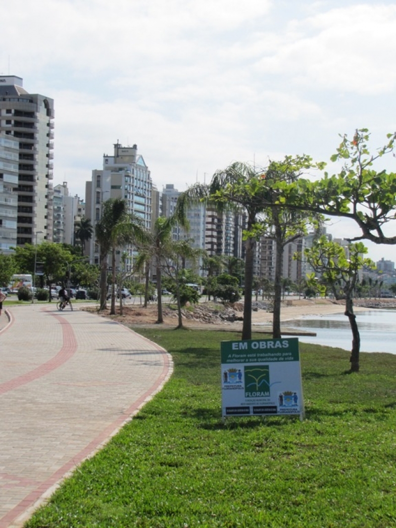 Floram termina plantio na Avenida Beira Mar em 15 dias  