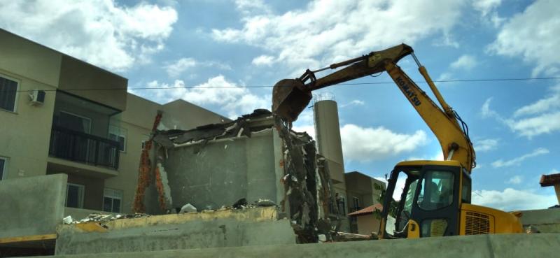 Prefeitura realiza a demolição de três obras irregulares nos Ingleses