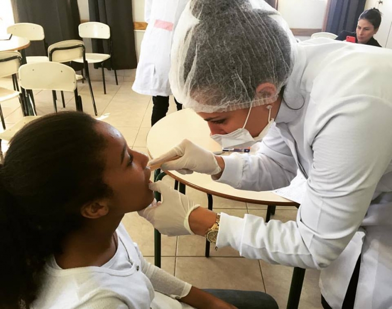 Alunos da rede passam por triagem odontológica