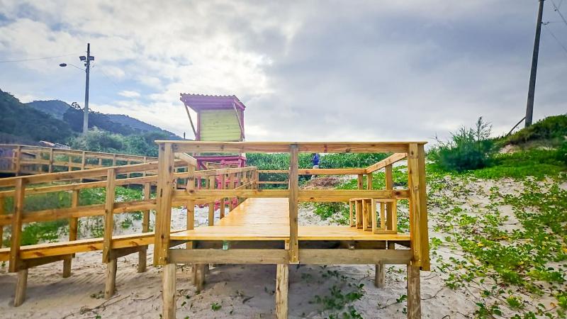 Passarela ambiental na Costa de Dentro, nos Açores, fica pronta em 11 dias