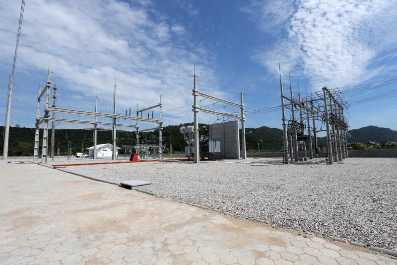 PMF e Celesc alinham ações para a implantação provisória de energia elétrica para residências em processo de Reurb