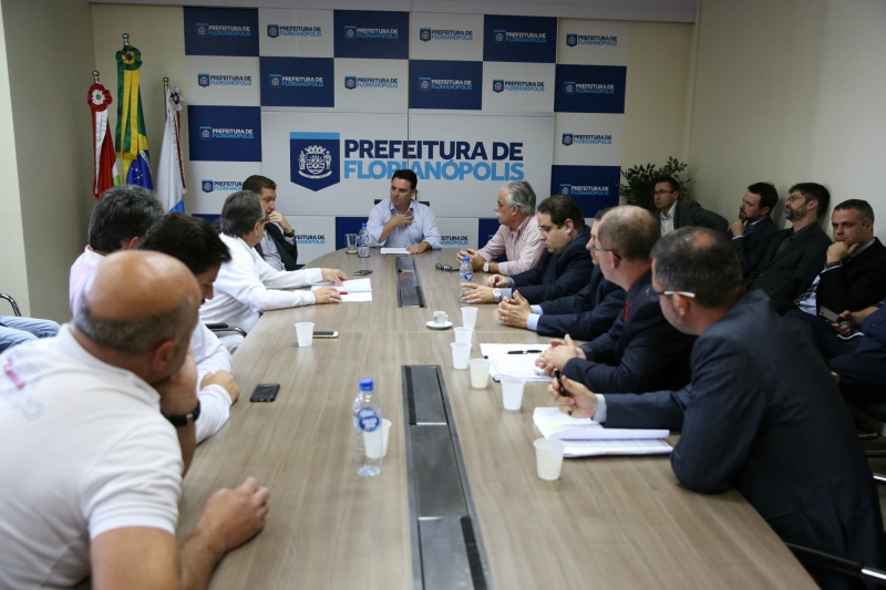 Peixarias do Mercado reabrem nesta terça
