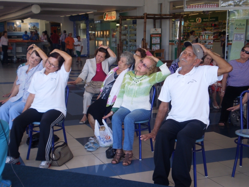 Idosos participam de atividades em alusão ao Dia Internacional do Idoso