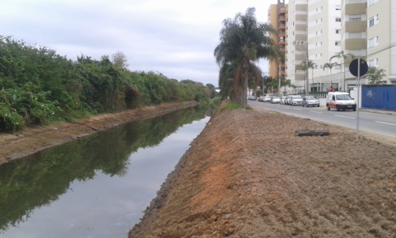 Concluída parte da limpeza do rio Itacorubi