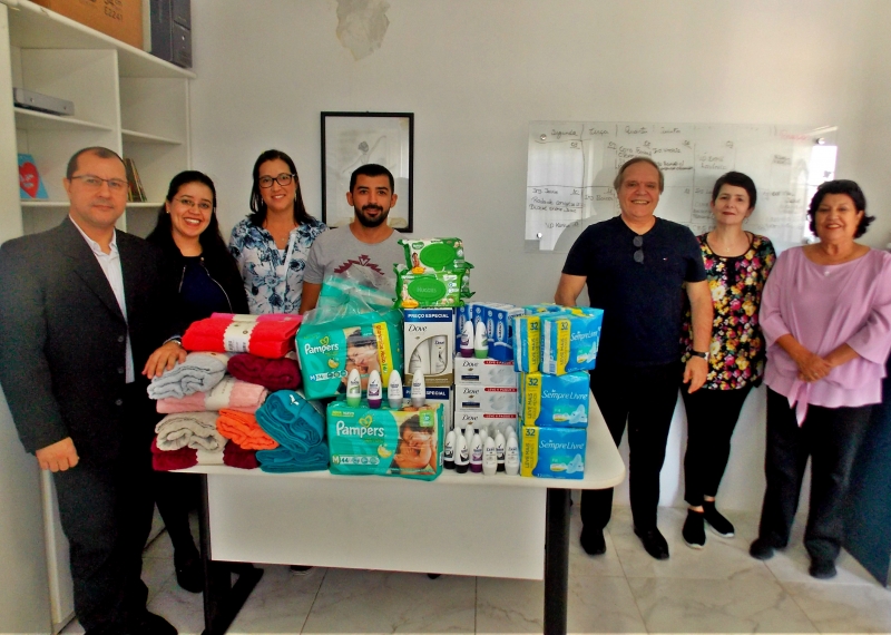 Consulado faz doação a casa de acolhimento