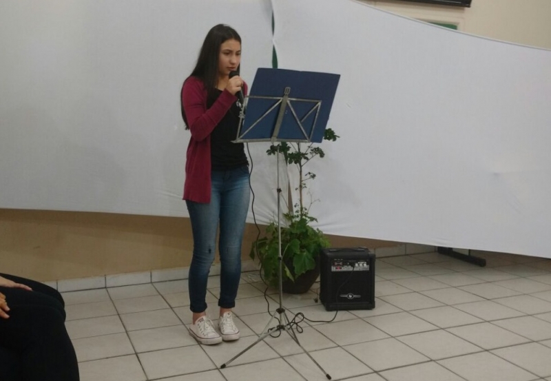 Meninas representam rede municipal na final do “Oratória nas Escolas”