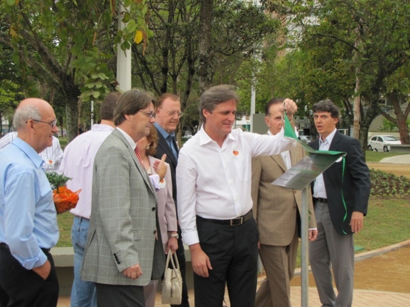 Praça Governador Celso Ramos foi toda revitalizada