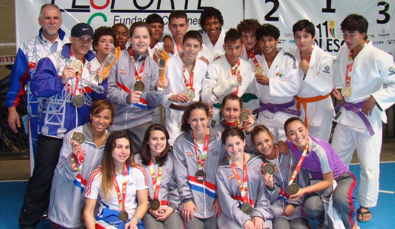 Judô da Capital conquista troféu de campeão no masculino e vice no feminino na Olesc