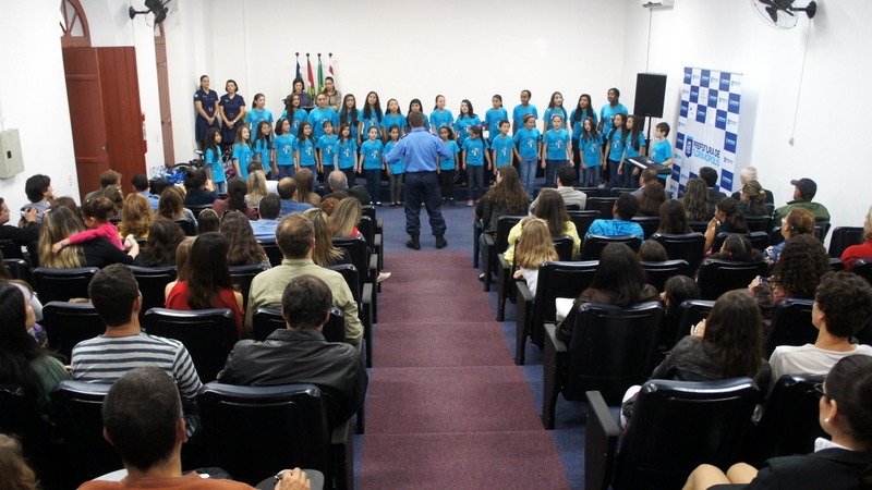 Coral da Guarda homenageia  servidor municipal