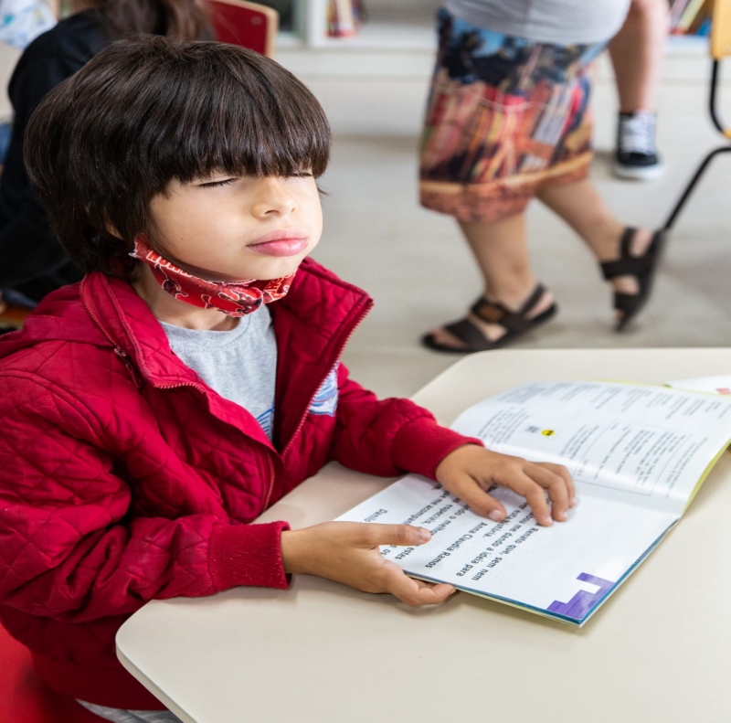 Crianças da EBM Donícia Maria da Costa participam do último encontro de 2022 do projeto “Biblioteca para ler, ver, ouvir e sentir”