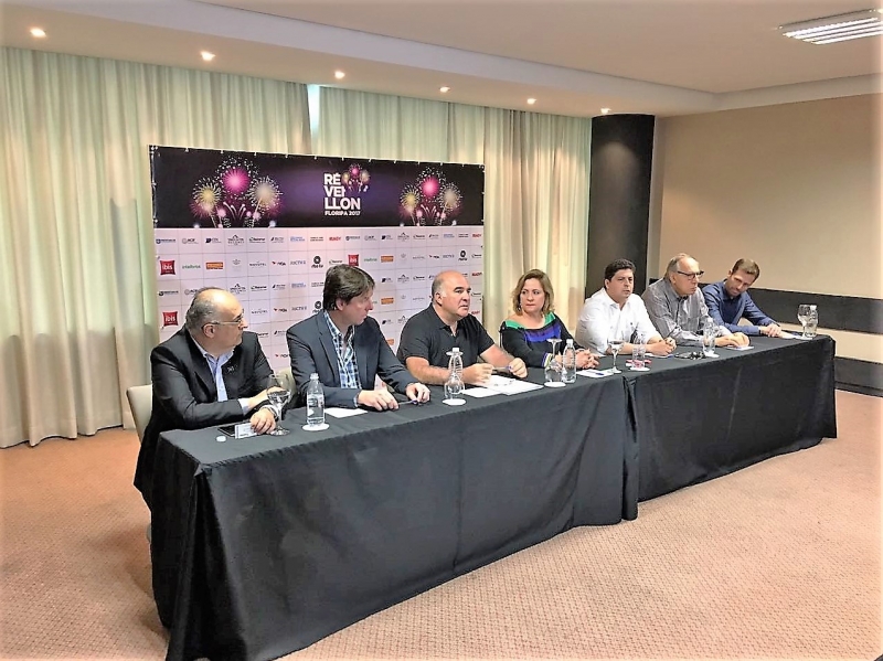 Iniciativa privada garante show de fogos no Réveillon