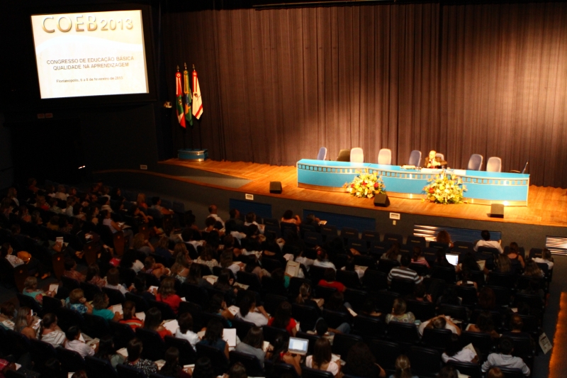 Em três dias, COEB discute a educação integral 