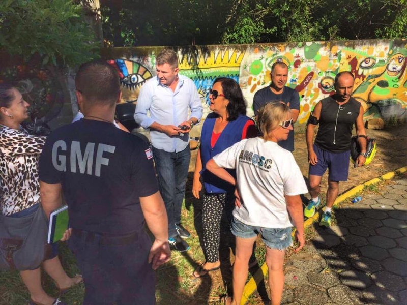 Guarda Municipal fiscaliza estacionamento no Poção