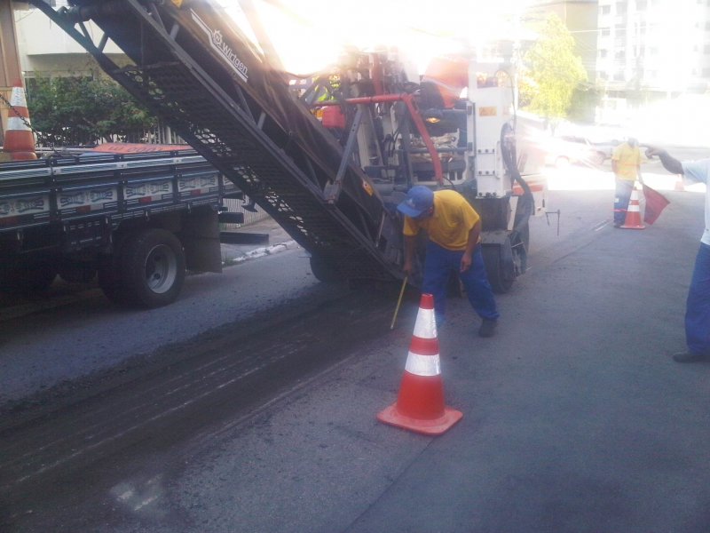 Prefeitura repavimenta ruas da área central da cidade
